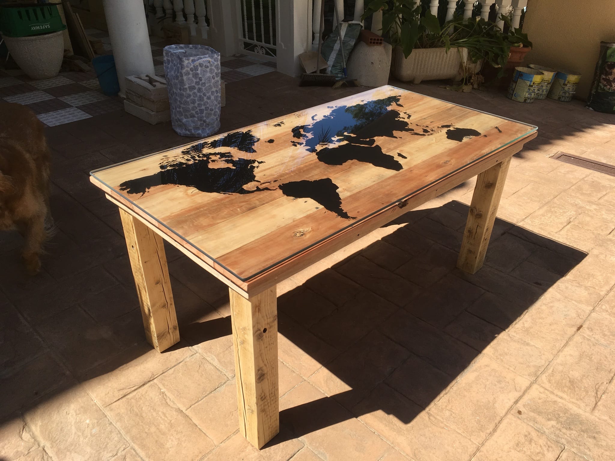 The finished table with a glass table top