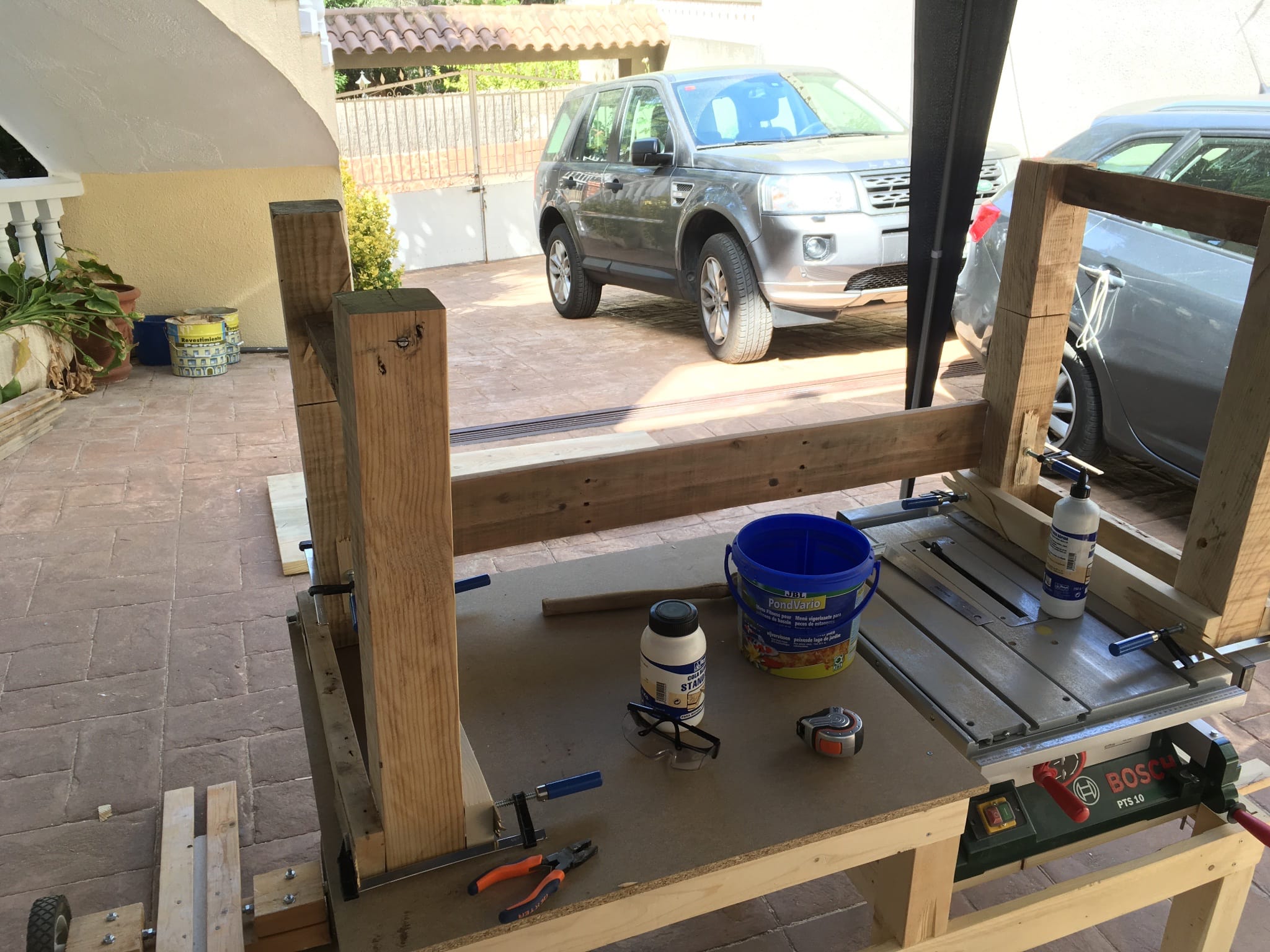 Gluing the frame together